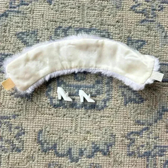 Vintage Barbie Furry White‎ Shawl and White Chunky Heels 1990s Accessories - Picture 6 of 9